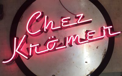 Neonanlage für rbb-Talkshow „Chez Krömer“